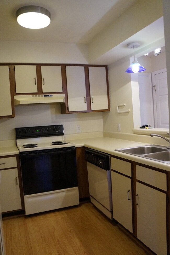 Building Photo - BEACH BOROUGH