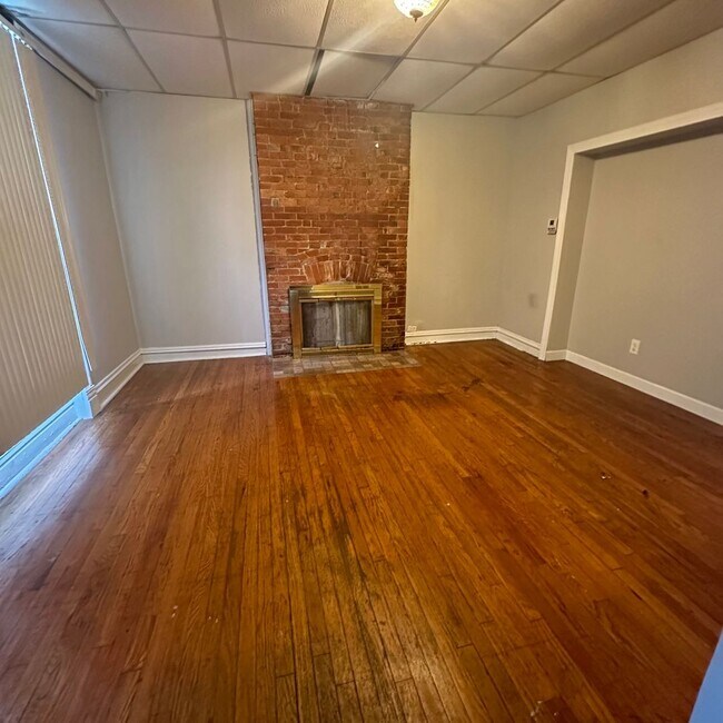 Foto del edificio - 4642 Farlin Ave