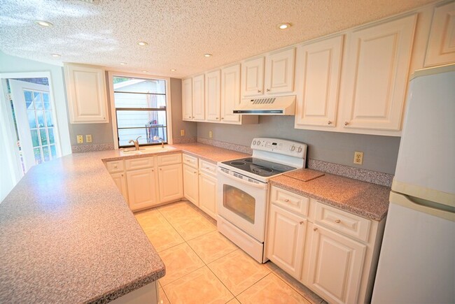 Foto del edificio - 2-Bed, 1.5-Bath, South Tampa Condo