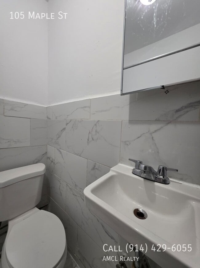 Building Photo - 105 Maple St