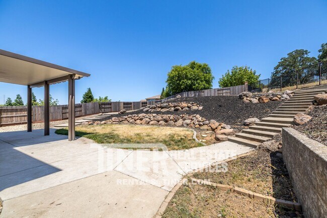 Foto del edificio - 4-Bedroom Rental Home in Folsom: Spacious ...