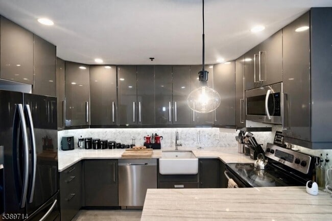 Building Photo - 415 Newark St.