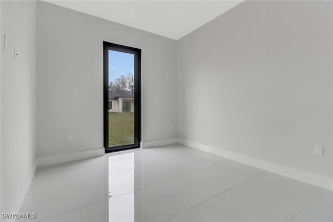 Foto del edificio - 4681 18th Ave SE