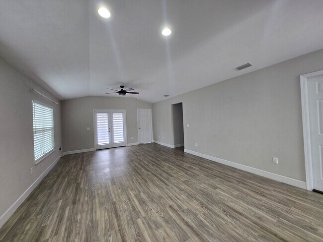 Foto del edificio - 3/2 Home in Oak View Village