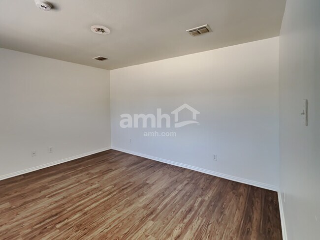 Building Photo - 3933 Evergreen Ct