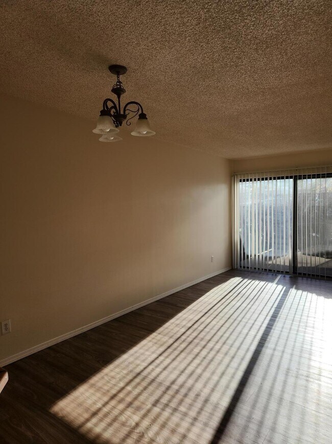 Foto del edificio - 5325 Heritage Way NE