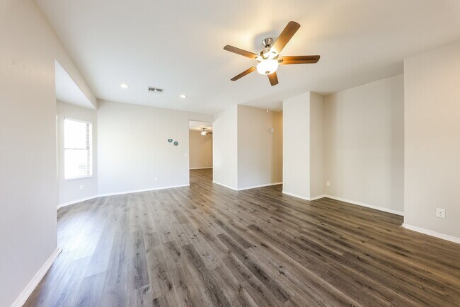 Foto del edificio - 3405 N 129th Dr