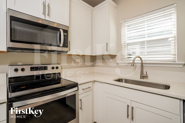 Building Photo - 2316 Eagle Talon Cir