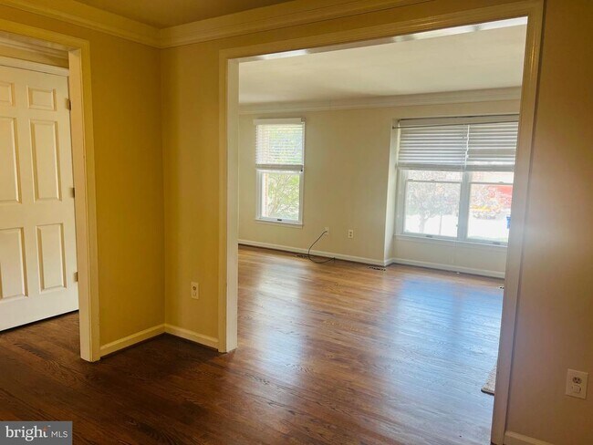 Building Photo - 8008 Broken Reed Ct