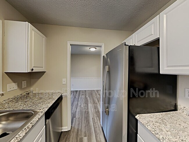 Building Photo - 9 Delwin Ct