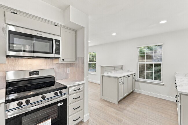 Foto del edificio - 2BR/1.0BA Home - Arlington