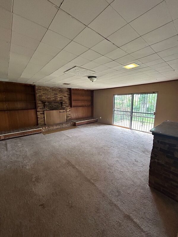 Foto del edificio - 1317 Meadow Ln