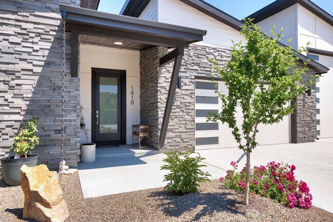 Foto del edificio - New home for Rent! Great Location.