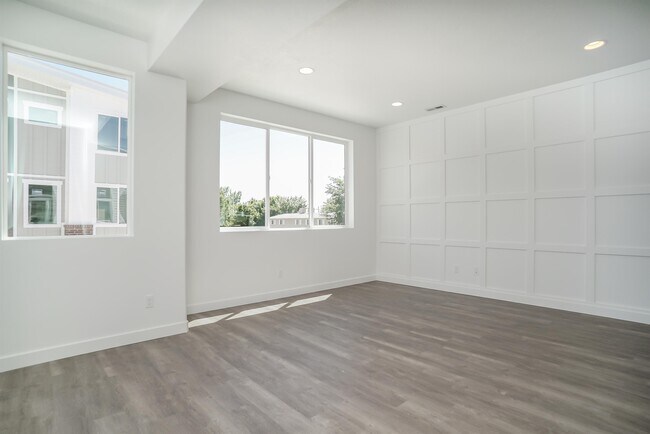 Building Photo - 356 W 290 N