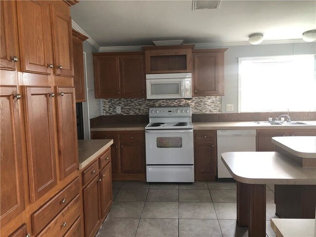 Building Photo - 3212 Silver Lake Ct