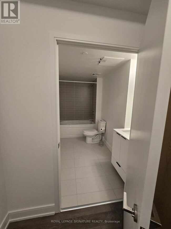 Photo du bâtiment - 1350 Ellesmere Rd