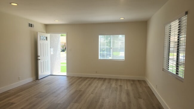 Foto del edificio - 18009 Bullock St