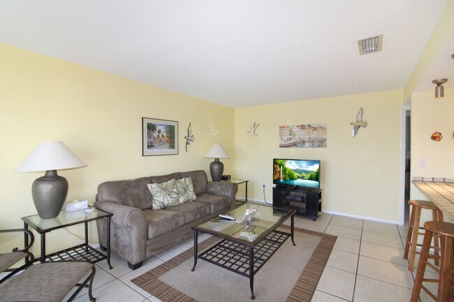 Building Photo - Bahia Vista, L279
