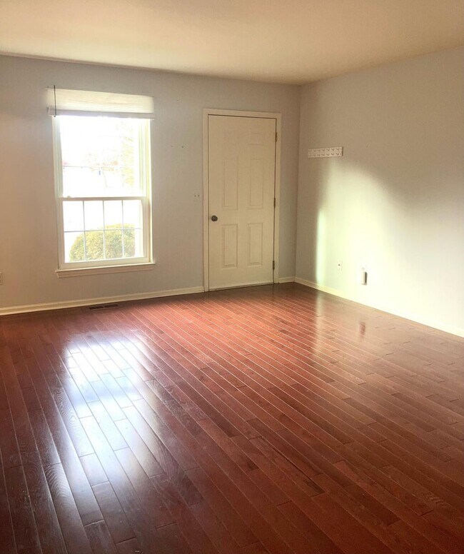 Foto del edificio - 3054 Forest Creek Ct