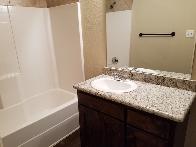 Building Photo - 120 Crossfire Ct