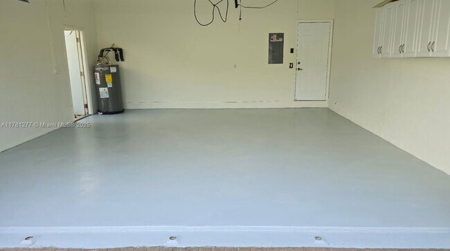 Building Photo - 1061 Bel Aire Dr E
