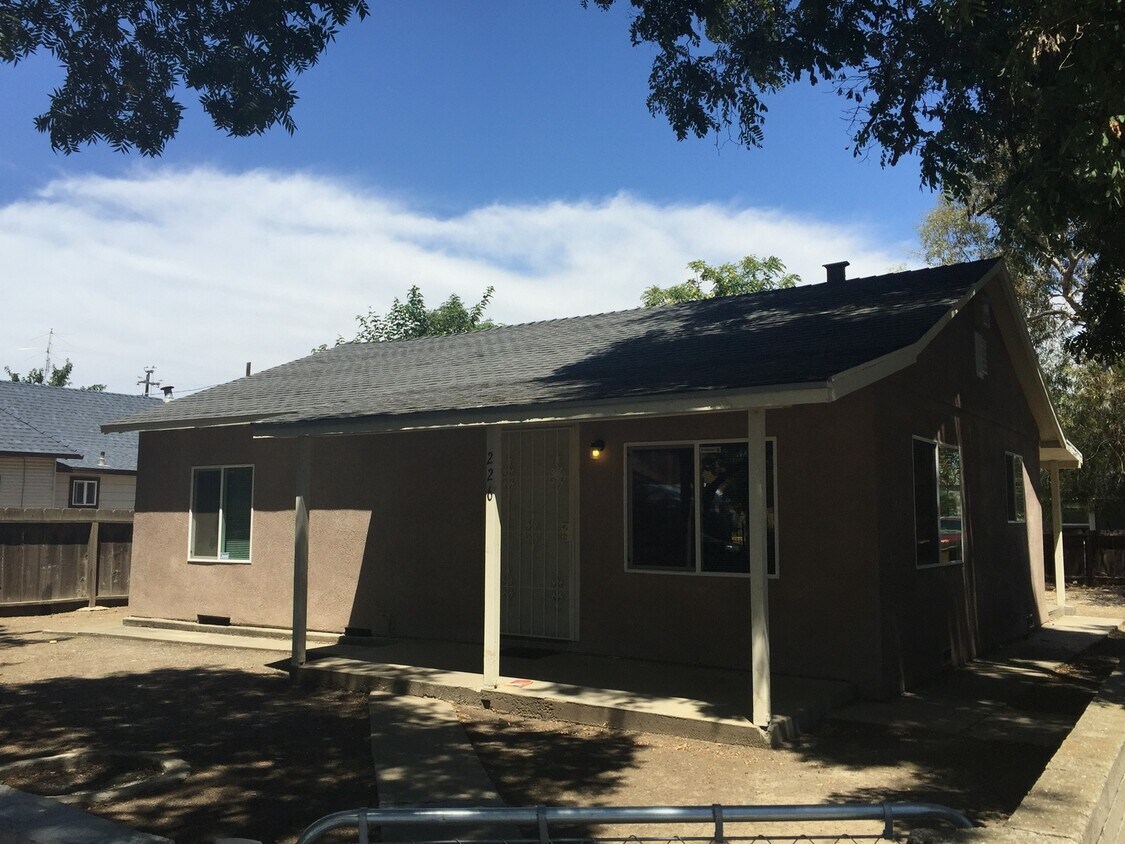 Foto principal - 226 S 3rd St