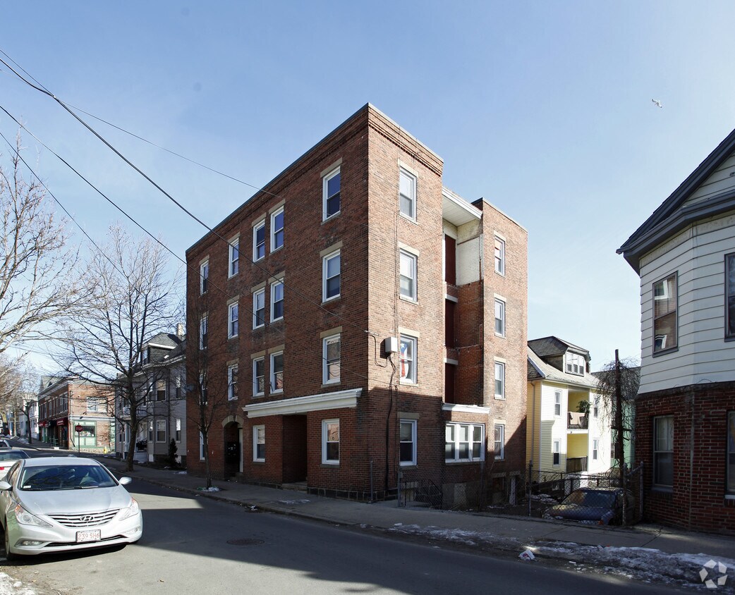 31 Salem St, Salem, MA 01970 Apartments in Salem, MA