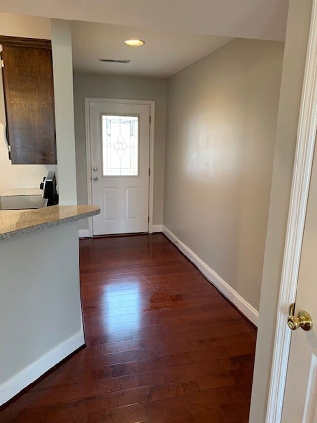 Foto del edificio - SPACIOUS TOWNHOME IN THE CITY