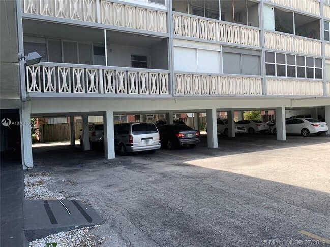 Foto del edificio - 1515 NE 125th Terrace