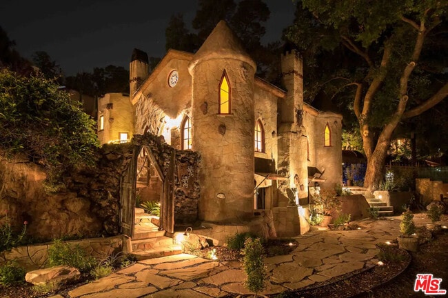 Building Photo - 8978 Wonderland Ave