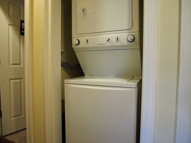 Foto del edificio - 731 Parker St