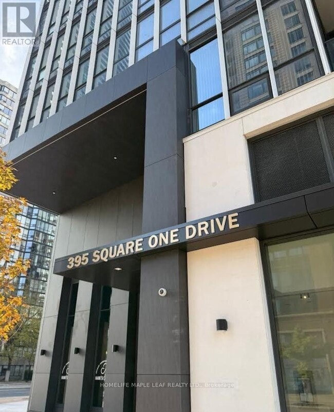 Photo du bâtiment - 395 Square One Dr