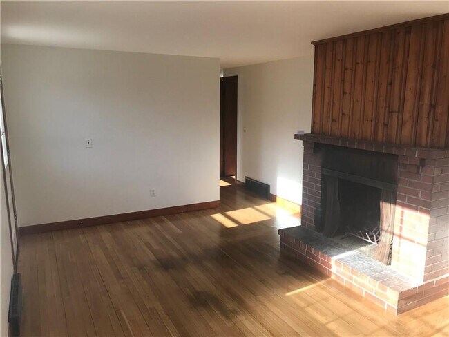 Building Photo - 6 Boxwood Ave