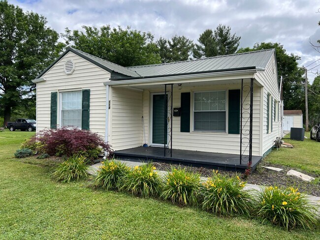 Building Photo - 3 bed 2 full bath -one level house in Jone...
