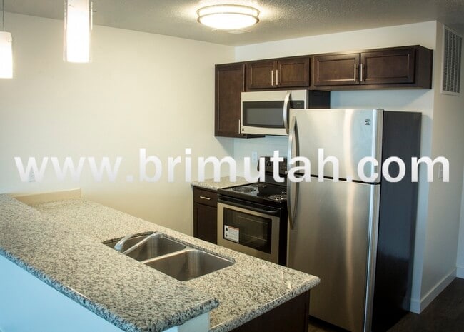 Building Photo - 3225 S 900 E