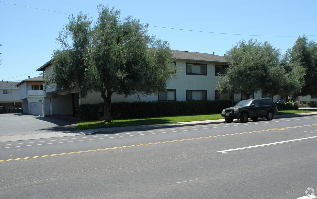 Building Photo - 3295 Brookdale Dr