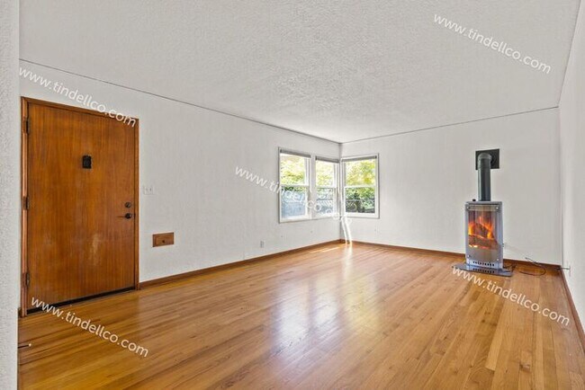 Building Photo - Ladd's Addition 40's Vintage Condo with Al...