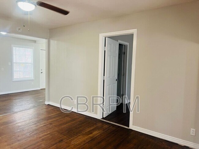 Foto del edificio - 3307 1st St