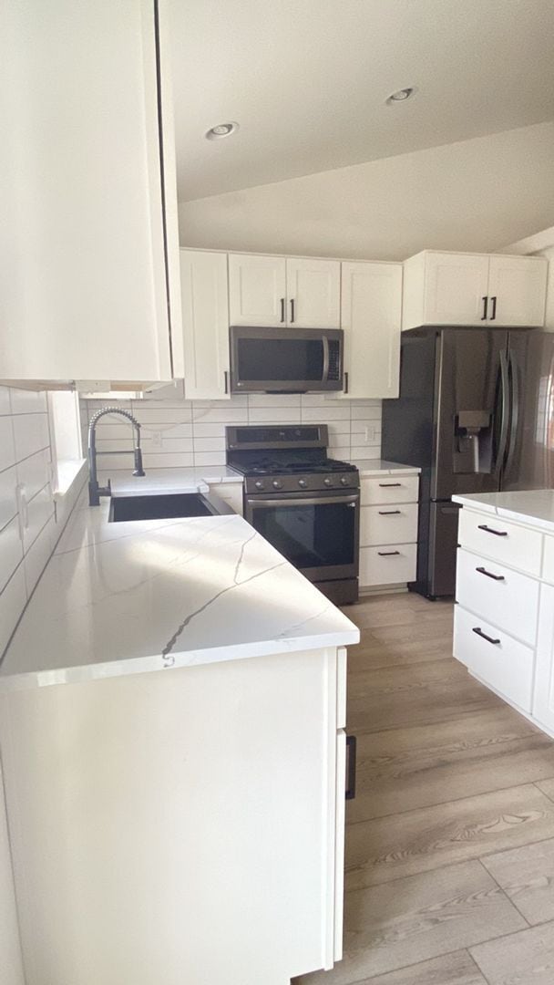 Building Photo - Spacious home in a Prime Location-6-month ...