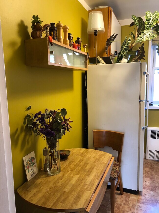 Building Photo - 1717 E 18th St