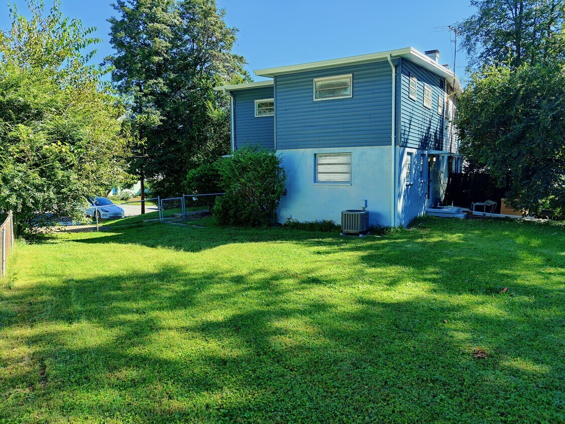 10713 Ashby Pl, Fairfax, VA 22030 House Rental in Fairfax, VA