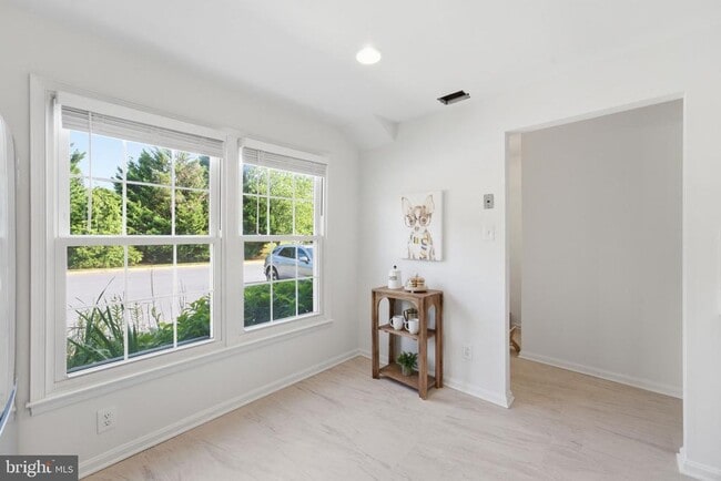 Building Photo - 5603 Independence Cir
