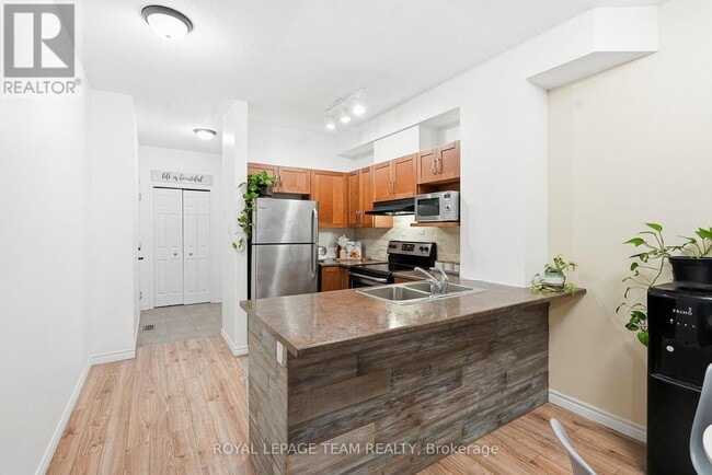 Building Photo - 104 Fir Ln