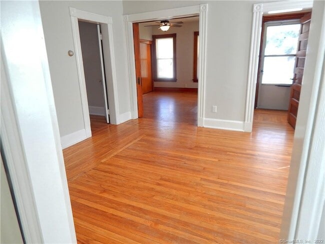 Building Photo - 38 Oak Ave
