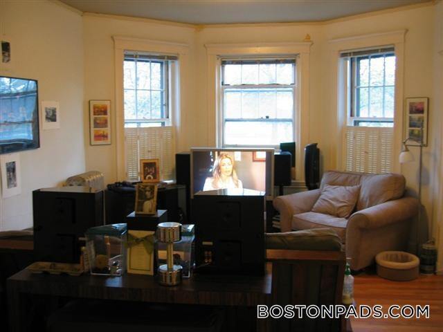 Building Photo - 137 Park Dr