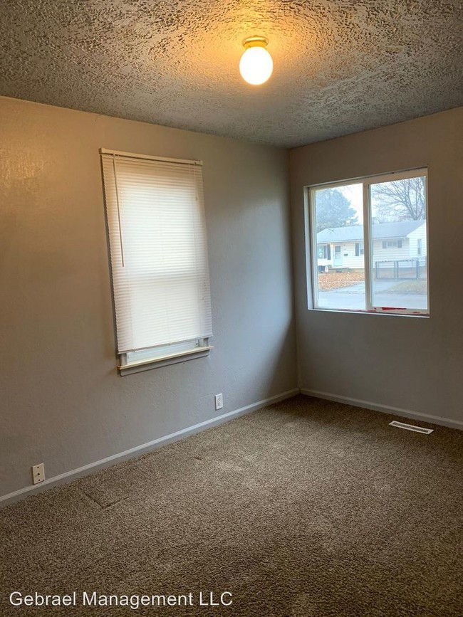 Building Photo - 4025 N Dort Hwy