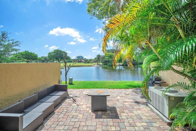 Building Photo - 740 E Coco Plum Cir