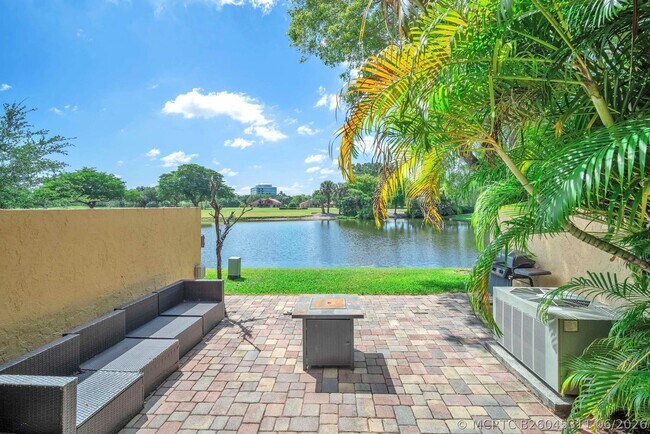 Foto del edificio - 740 E Coco Plum Cir