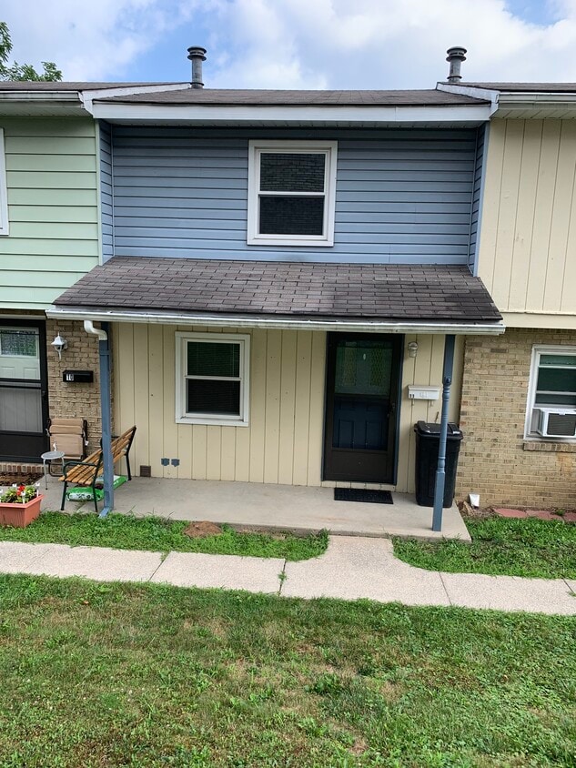 Front - 614 Sherman St