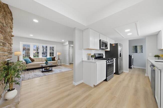 Foto del edificio - 593 Bristol Ln